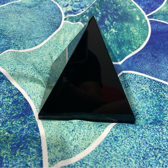 Black crystal pyramid - Picture 2 of 7